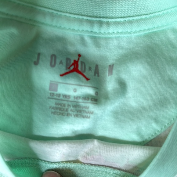 Jordan NWT Boys Jordan’s shirt Sz 12-13 green , purple & yellow color - Picture 7 of 7